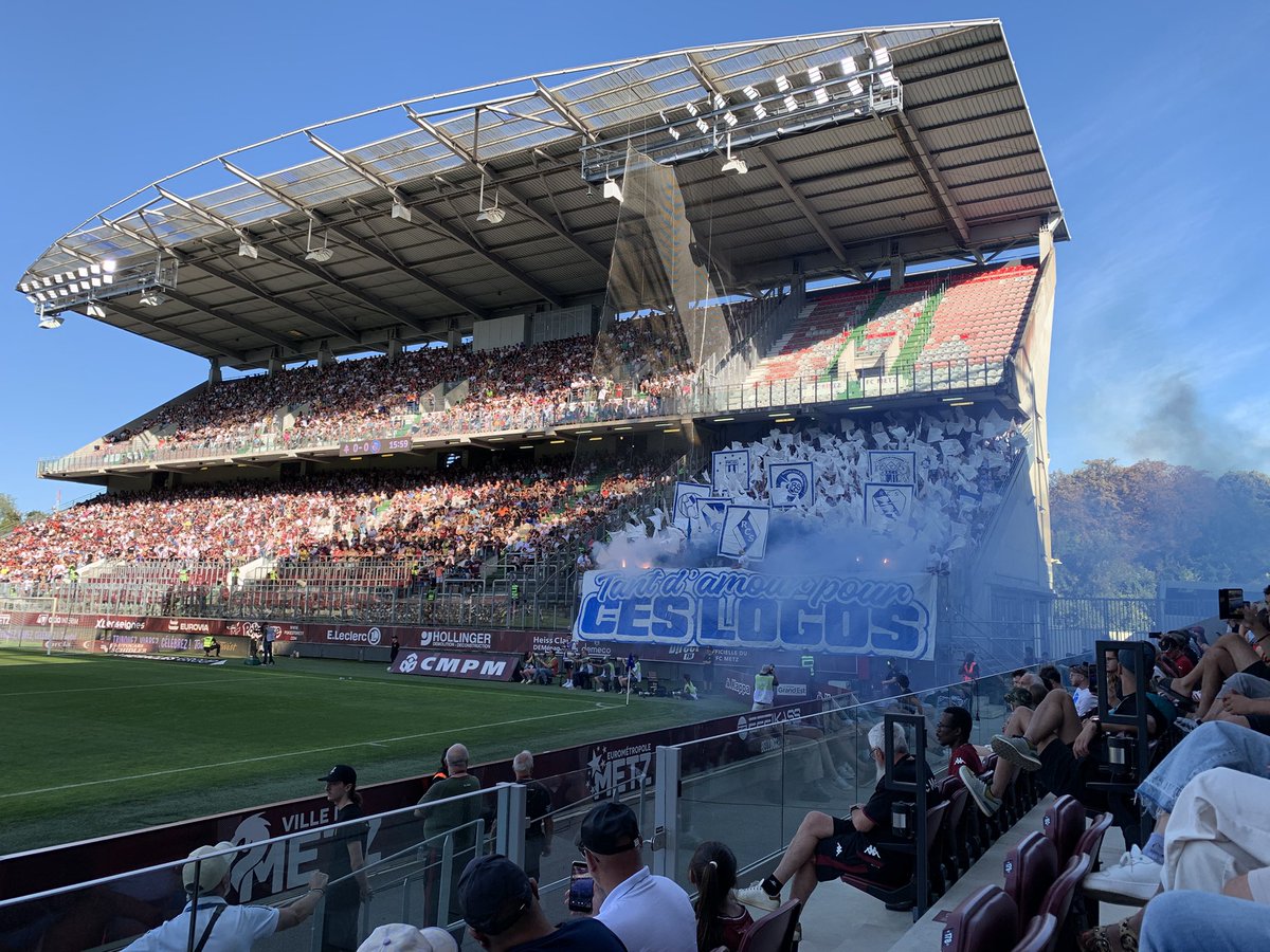 mmoessmer's tweet photo. Heureux de retrouver le @RCSA pour cette nouvelle saison en @Ligue1 💙🤍

Cap sur @FCMetz pour la 1ère journée. Allez Racing ! 🔵⚪️ #FCMRCSA #RCSA #UnSeulAmour https://t.co/YxP6KTxYGE