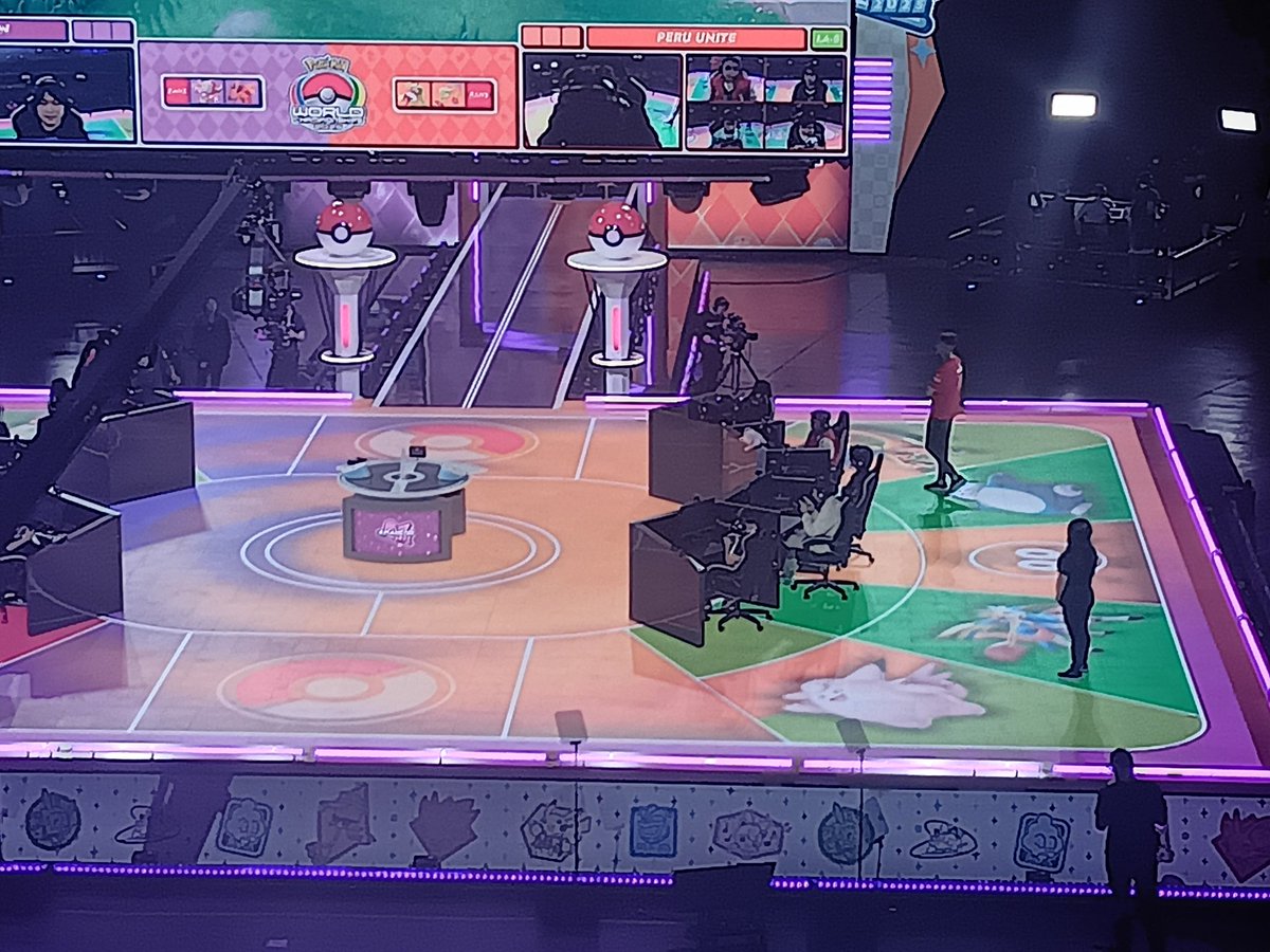 SupaSP_Unite's tweet photo. This is absolutely insane game 1 of Peru and zeta division over, but there is still at least 2 more games left. Check out this stadium. This is the most epic Championship Sunday ever and I can't believe im here for it! https://t.co/KmFbDh8xPE