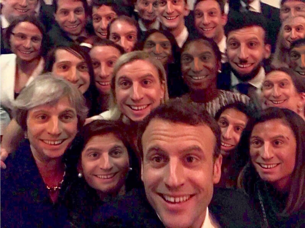 Macron faisant tout pour être dans le car scolaire pour #Washington #Trump