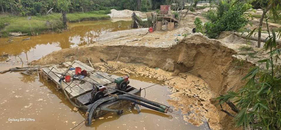 GendarmerieRci's tweet photo. 𝐋𝐔𝐓𝐓𝐄 𝐂𝐎𝐍𝐓𝐑𝐄 𝐋'𝐎𝐑𝐏𝐀𝐈𝐋𝐋𝐀𝐆𝐄 𝐈𝐋𝐋𝐄́𝐆𝐀𝐋 : 𝐃𝐄𝐒 𝐒𝐈𝐓𝐄𝐒 𝐈𝐋𝐋𝐄́𝐆𝐀𝐔𝐗 𝐃𝐄́𝐆𝐔𝐄𝐑𝐏𝐈𝐒 𝐀̀ 𝐌𝐀𝐅𝐄́𝐑𝐄́

#luttecontrelorpaillageillégal
#ProPatriaProLege https://t.co/moKHwUYL8C