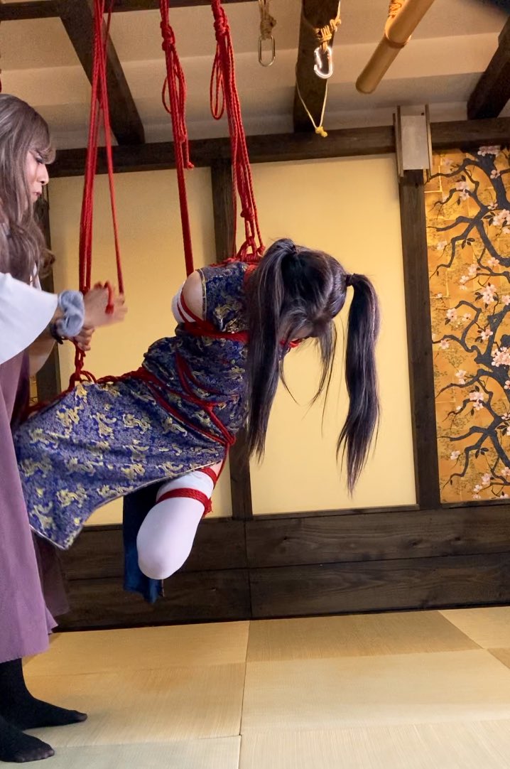 今日は、可愛い女装娘ちゃんたちの緊縛写真を撮るのにホクホクで、自分の写真は撮り忘れました😅

およそ10ヶ月ぶりに、この綺麗なチャイナドレスを着たのに〜🐉
（↓写真は去年の10月🍁）