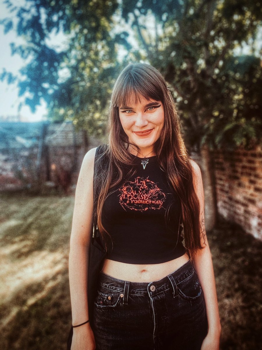 calvalouise's tweet photo. Introducing our crop tops! 
We received our new t-shirts, pendants and tote bags and we’ll be bringing them with us on tour! (You can also get them here: https://t.co/gHZXgLW2nC)
We’ll be touring around the US this September, you can get your tickets here: https://t.co/aMjSpzfdLS https://t.co/F9UDHMmb8j