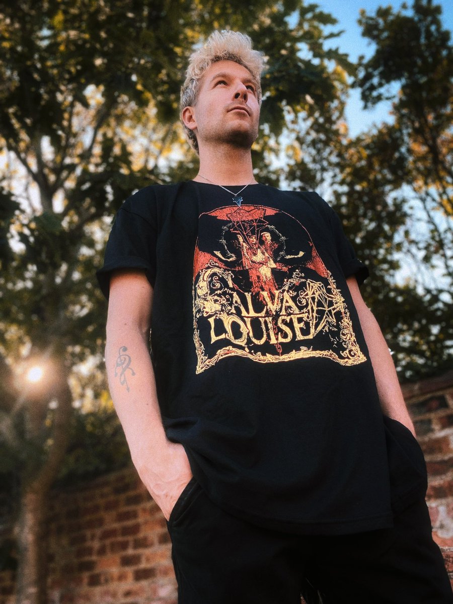 calvalouise's tweet photo. Introducing our crop tops! 
We received our new t-shirts, pendants and tote bags and we’ll be bringing them with us on tour! (You can also get them here: https://t.co/gHZXgLW2nC)
We’ll be touring around the US this September, you can get your tickets here: https://t.co/aMjSpzfdLS https://t.co/F9UDHMmb8j