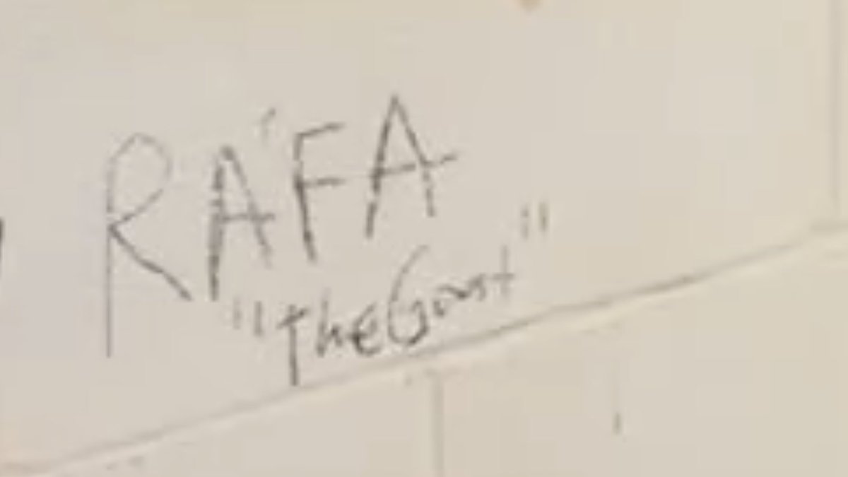 Mrbeast in yeni videosunda adamlar duvara RAFA THE GOAT yazmışlar. kral heryerde tanınıyo