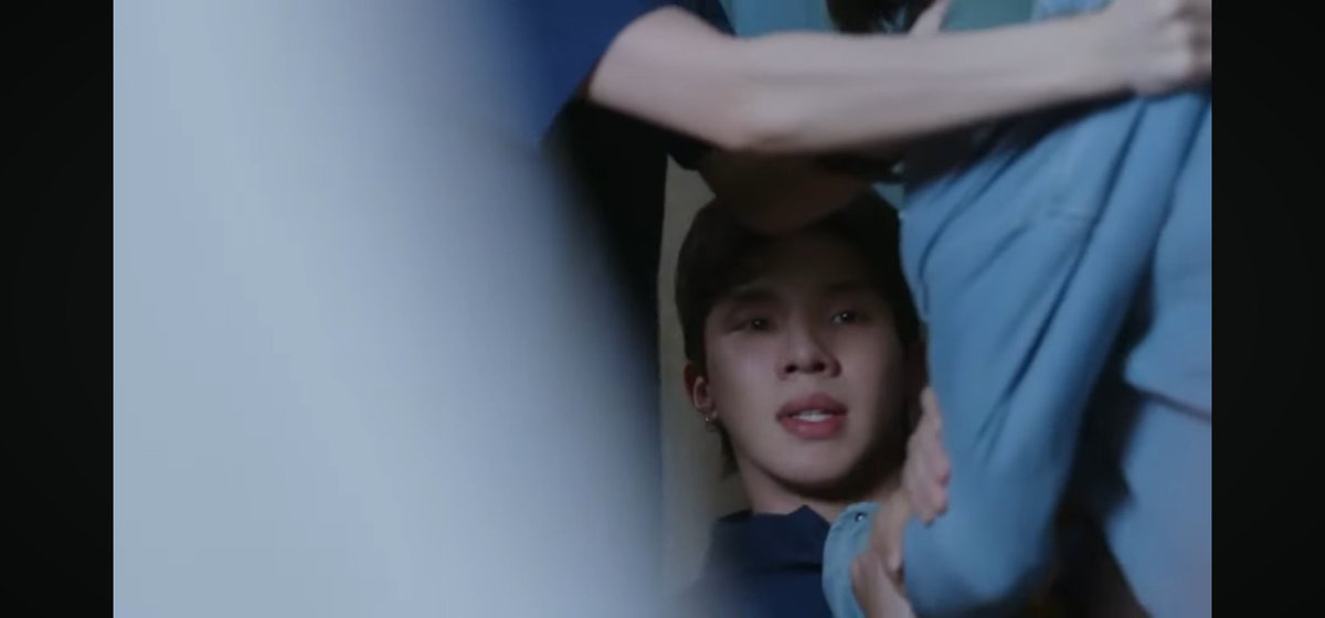 แล้วสายตาหล่งในซีนนี้ คืองามมาก ล็อคเป้า ห่วงแต่น้องจริงๆ ชมพี่เขตต์ด้วยเลย กำกับออกมาแบบ ท่ามกลางความชุลมุนงานอารมณ์ไม่ตก...

DM ROLLER COASTER
#DoctorsMineEP5
<a href="/LongshiLee7/">LongLee</a>