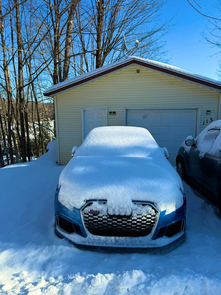 Azowlol's tweet photo. @tismabride Besoin du Quattro l’hiver 😏 https://t.co/Kw3IDUfqFM