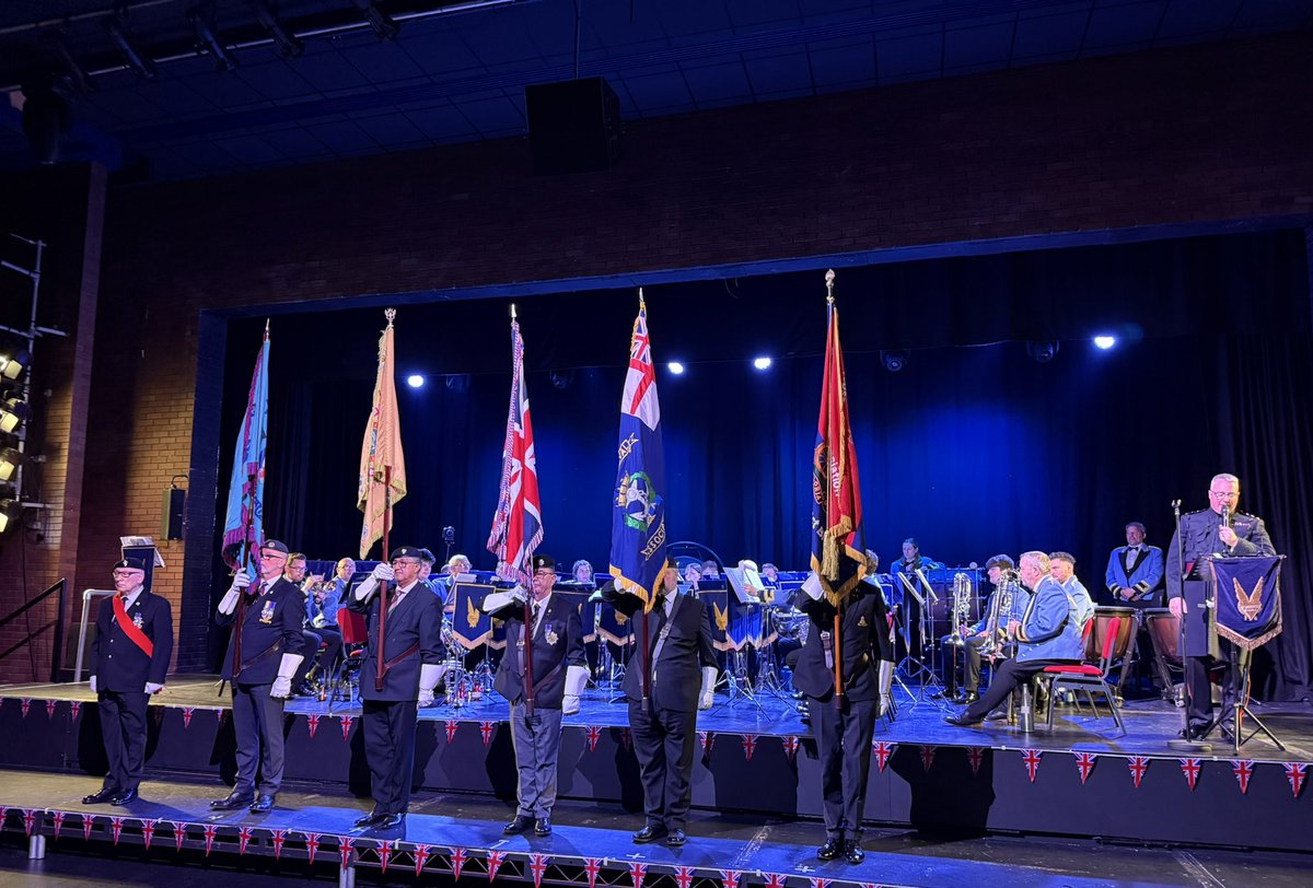 CarlAustinBehan's tweet image. Such a wonderful concert of commemoration for #vj80 with @TheFaireyBand @theforumtheatre thanks to @WFEL_bridges ❤️❤️❤️