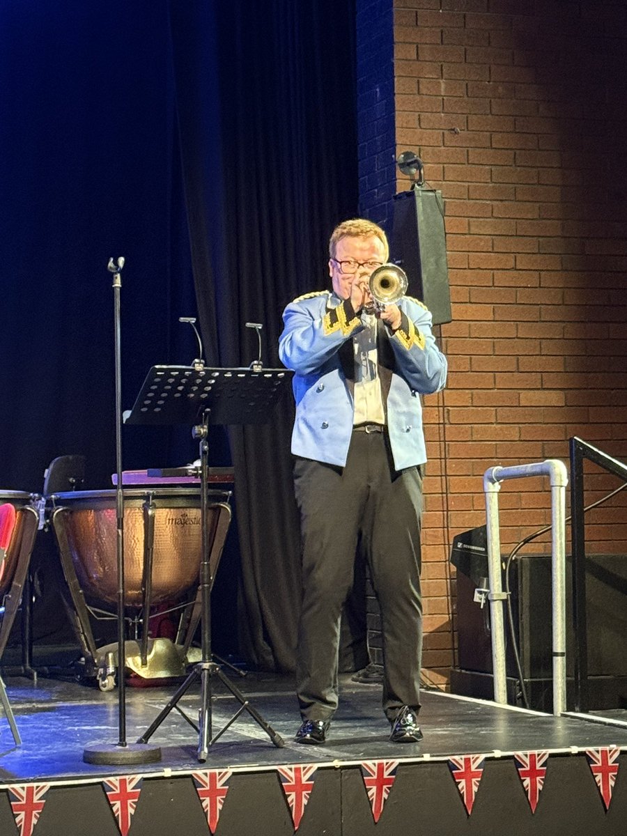 CarlAustinBehan's tweet image. Such a wonderful concert of commemoration for #vj80 with @TheFaireyBand @theforumtheatre thanks to @WFEL_bridges ❤️❤️❤️