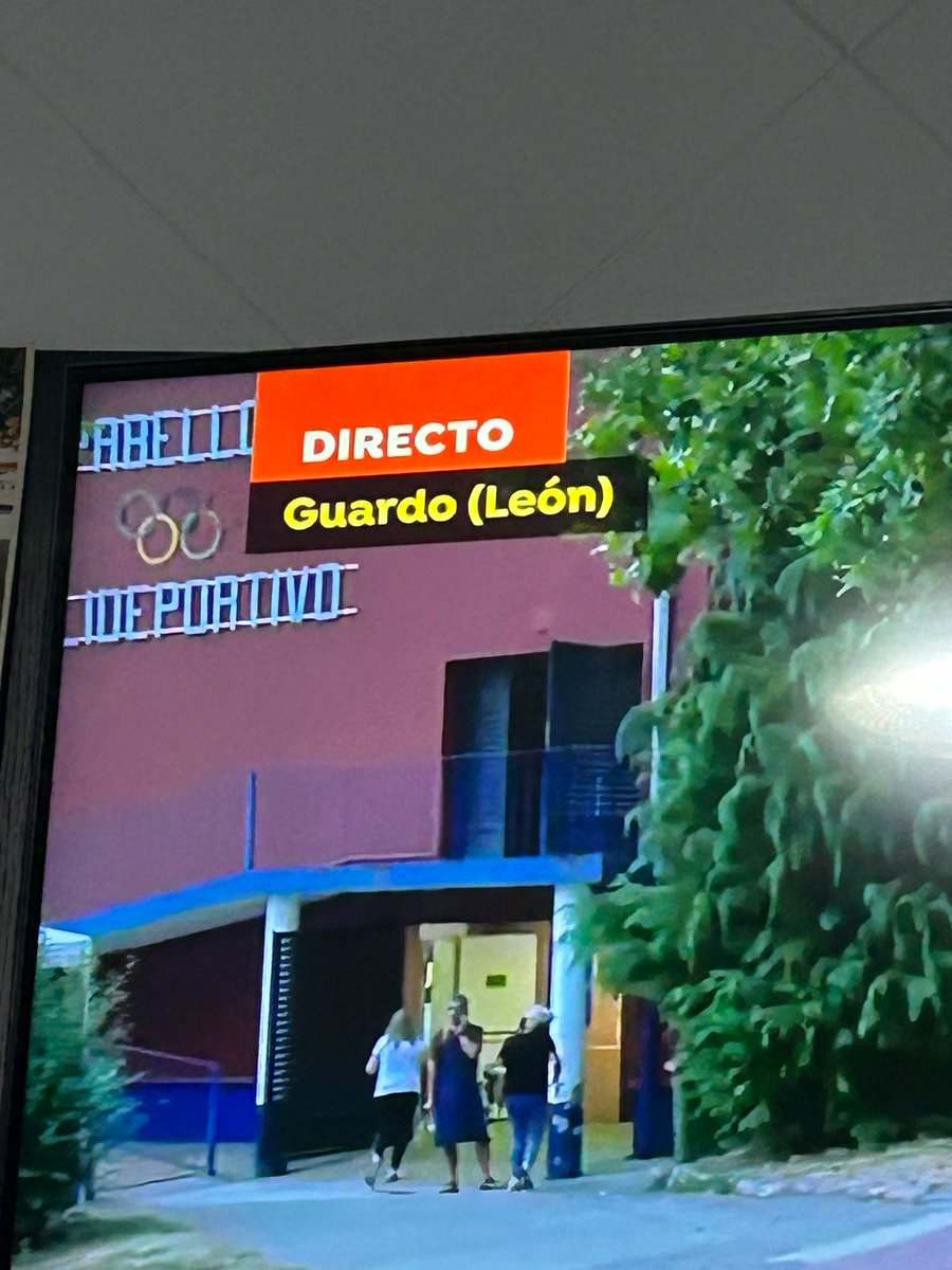 joaquiinanton's tweet photo. Hace unos meses en @rtvenoticias nos llamaban "palencianos" y ahora en @A3Noticias dicen que Guardo, en la montaña palentina, está en León

¿No tenéis redactores con el título de primaria? https://t.co/QZX7FBYHkl