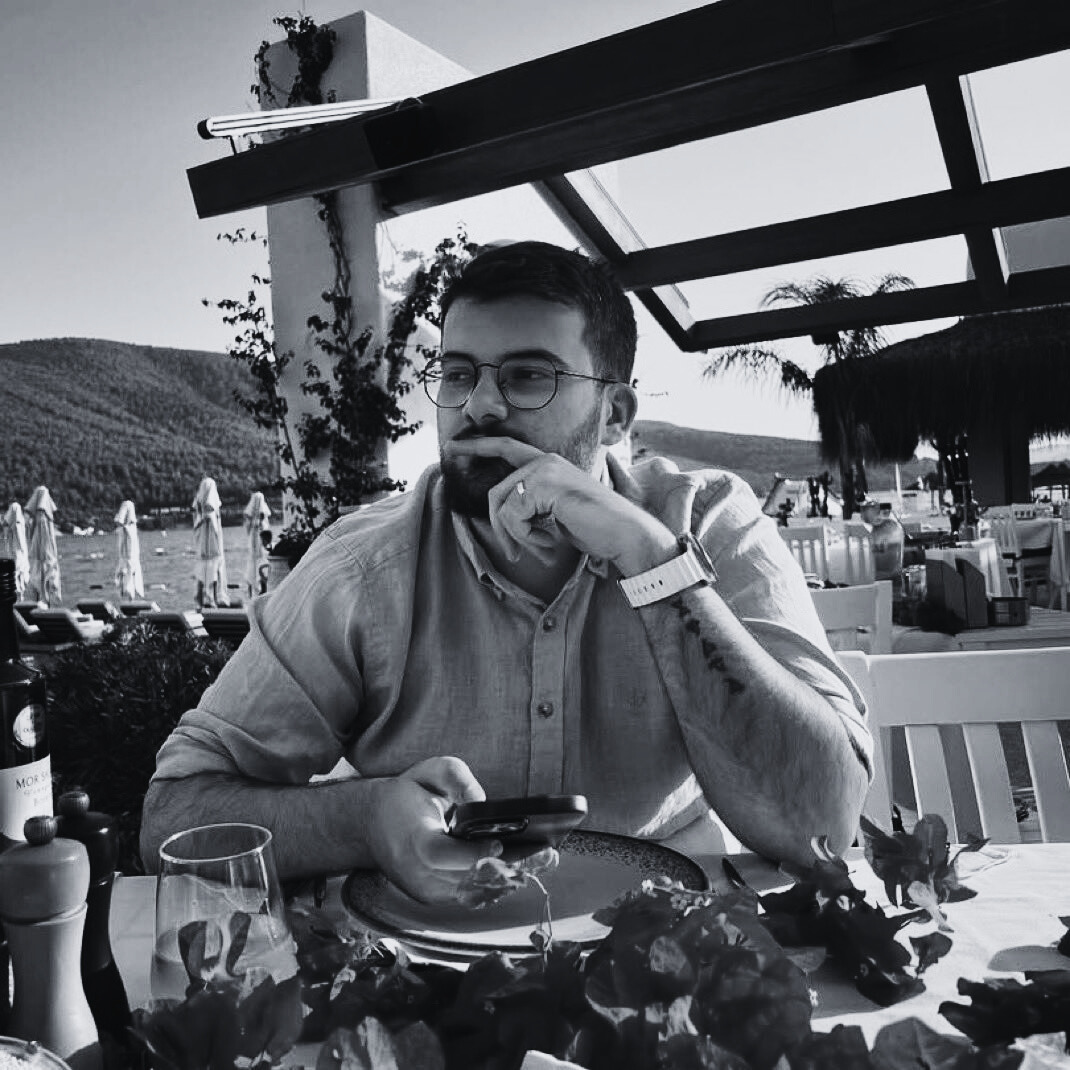 Sevgili Oğuzhan ‘Jrokez’ Dalgakıran’ın vefatını derin bir üzüntüyle öğrenmiş bulunuyoruz.

Ailesine ve sevenlerine başsağlığı diliyoruz.
Mekânı cennet olsun.