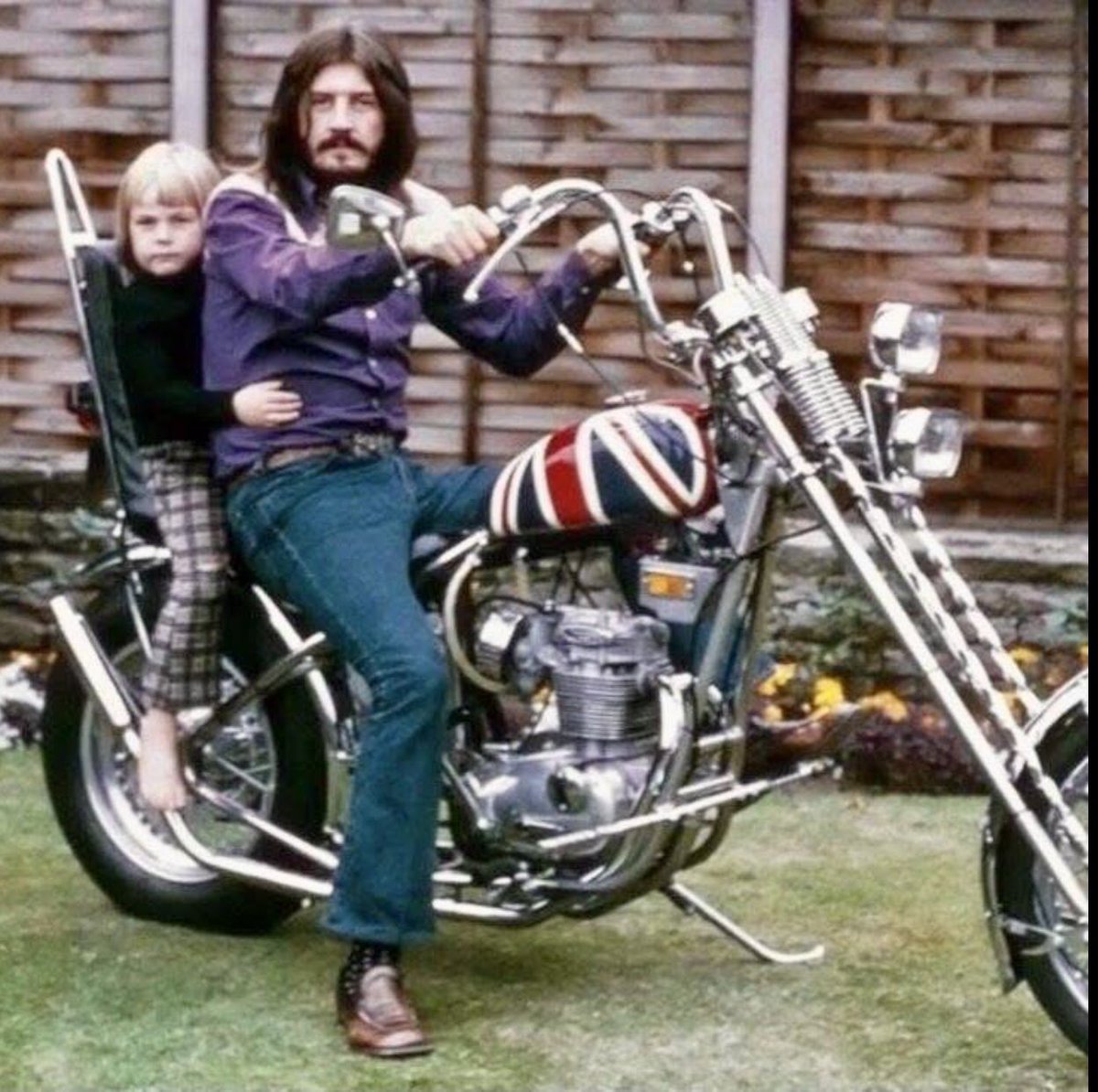 popsyosh34's tweet photo. @matoxley 🇬🇧🥁🏁 John Bonham 
Could only have a 250 as he hadn’t passed his bike test #LedZepp https://t.co/LHvt8G2RRd