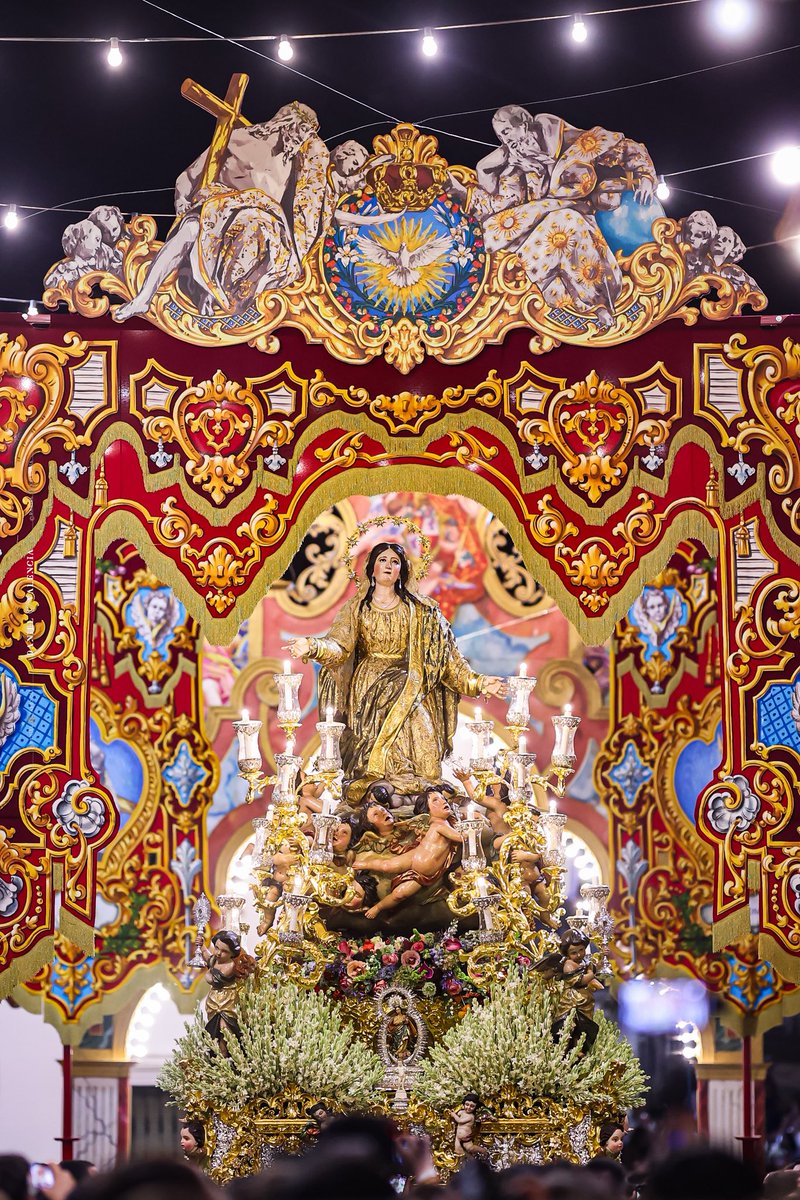Así ha lucido la decoración efímera de la calle Martín Rey para la procesión de la Asunción de #Cantillana, el pasado 15 de Agosto.

Los nuevos arcos y reposteros han sido realizados en Malta, traídos expresamente para engrandecer el trabajo y esmero de las vecinas del pueblo.