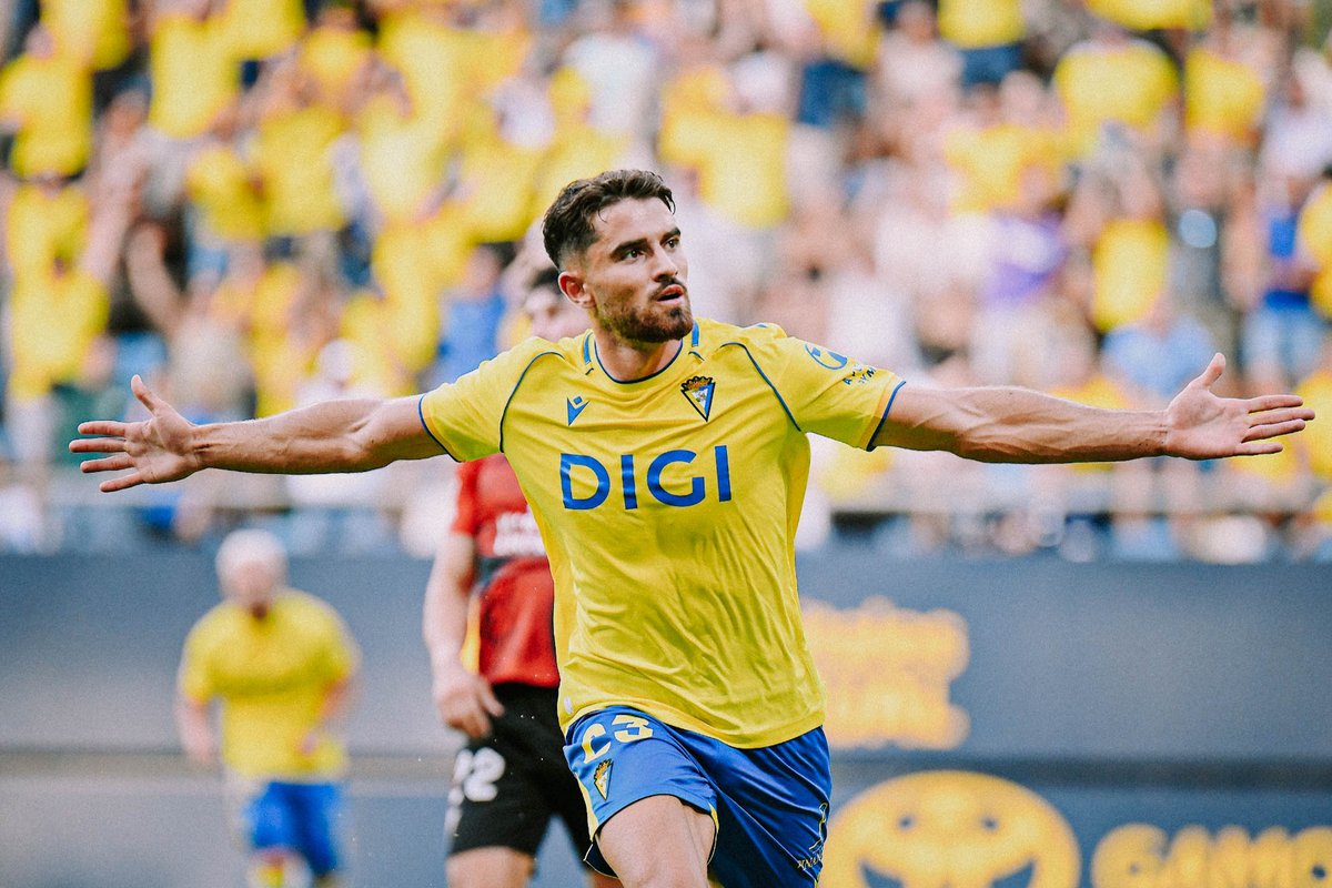 Cadiz_CF's tweet photo. 💛 El Cádiz vence y convence en el estreno liguero

🗞️ La crónica de la primera victoria de la temporada, ya en la web oficial https://t.co/HeDugwyf5N