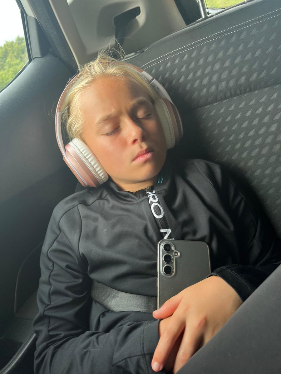 Great weekend with the eldest two. 3pts and a tired scarlett ⚽️💪

#YCFC