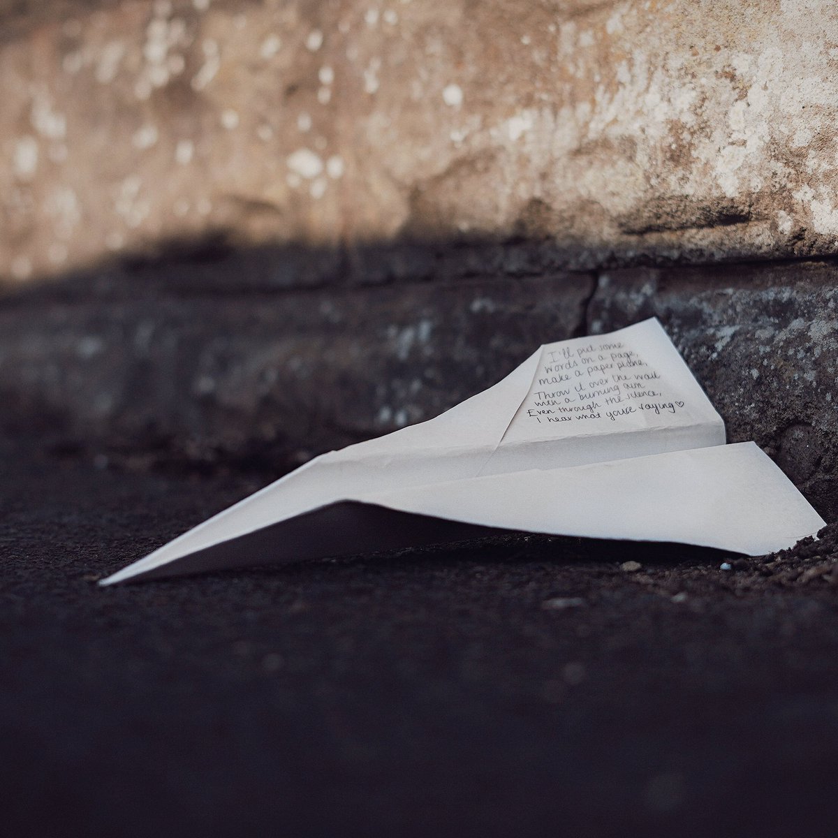 Hi lovely people. I can’t keep this in any longer… This one means so much to me, and I hope it will for you too. My new single “Paper Plane” is coming out September 5th🛫Keep an eye out 🤍