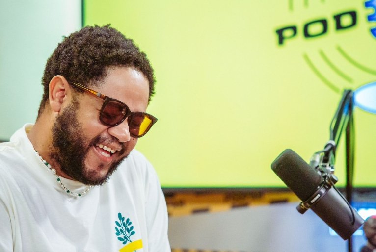 FCTriunfo's tweet photo. O homem quarentou!
Leandro, desejamos que as coisas mais bonitas que estiverem no seu caminho cheguem para você nesse novo ciclo. Muito axé, música, alegria, saúde, belas plantinhas, sóis e girassóis, muito axé e muito noiz na sua vida! Sempre e sempre.
Te amamos demais @emicida https://t.co/f4JRv1TLcz