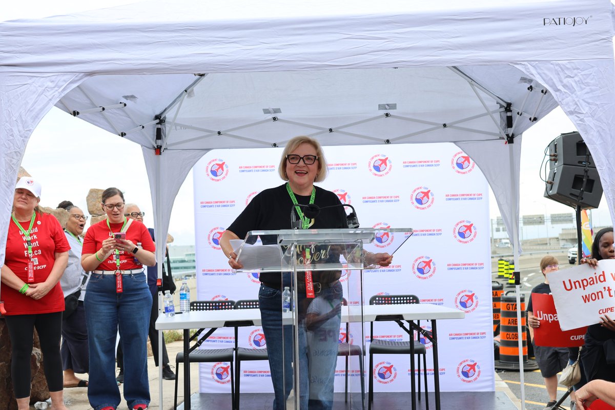 At the Toronto rally in support of CUPE flight attendants <a href="/Lanampayne/">Lana Payne 🇨🇦🇨🇦🇨🇦</a>'s message for the federal government is that it’s not too late. “Revoke your order of section 107. Allow the parties to reach an agreement at the place where deals are made, at the bargaining table.” #canlab