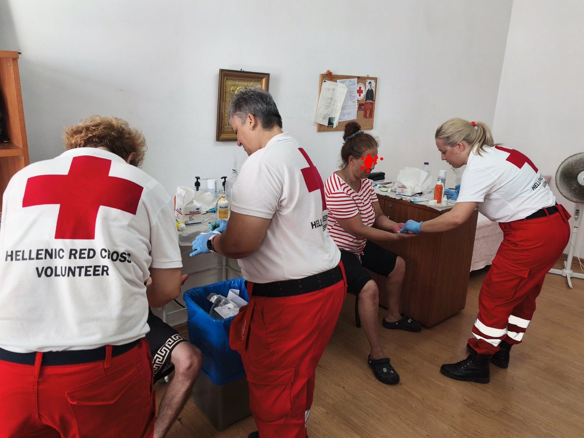 greekredcross's tweet photo. Ένα τεράστιο ευχαριστώ στα πολυμελή κλιμάκια εθελοντών Σαμαρειτών-Διασωστών του Ελληνικού Ερυθρού Σταυρού που βρέθηκαν όλες αυτές τις μέρες στην Τήνο στο πλαίσιο της μεγάλης γιορτής της Χριστιανοσύνης και πρόσφεραν αφιλοκερδώς τις υπηρεσίες τους σε εκατοντάδες συνανθρώπους μας. https://t.co/RcSs4lZKrk