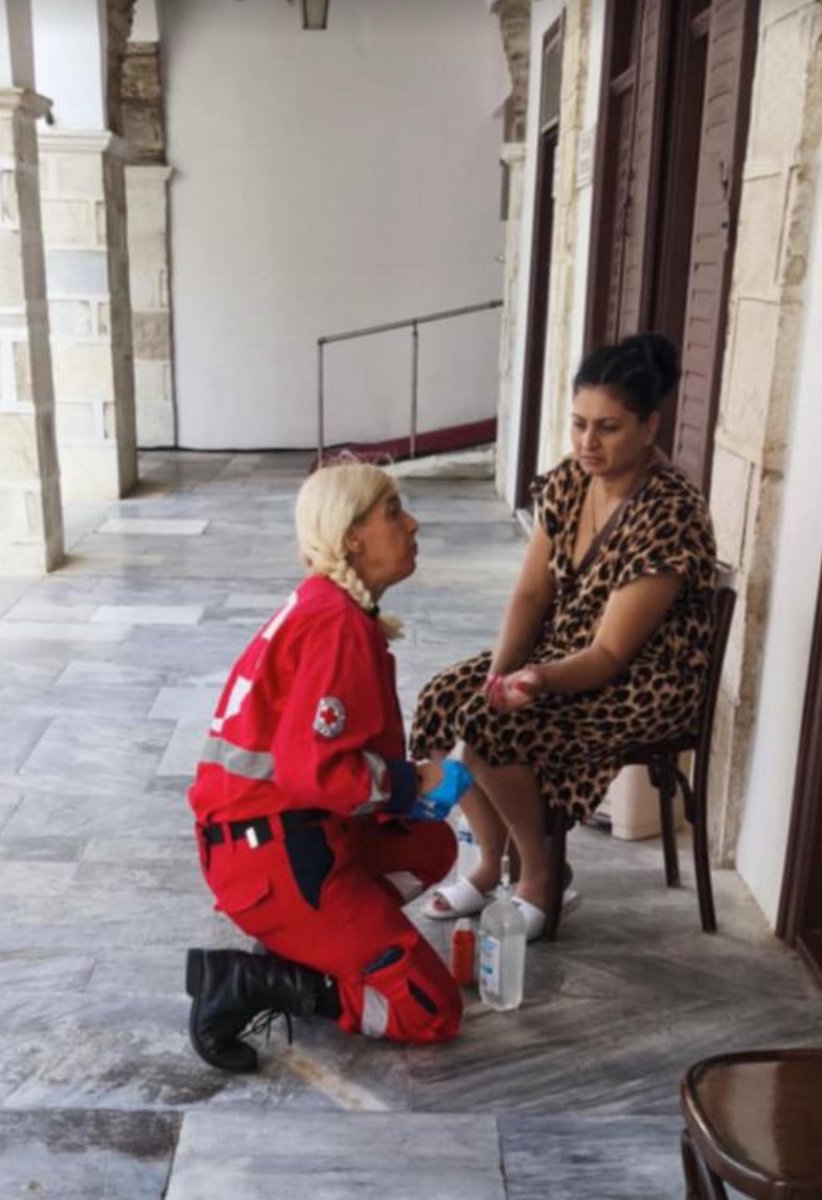 greekredcross's tweet photo. Ένα τεράστιο ευχαριστώ στα πολυμελή κλιμάκια εθελοντών Σαμαρειτών-Διασωστών του Ελληνικού Ερυθρού Σταυρού που βρέθηκαν όλες αυτές τις μέρες στην Τήνο στο πλαίσιο της μεγάλης γιορτής της Χριστιανοσύνης και πρόσφεραν αφιλοκερδώς τις υπηρεσίες τους σε εκατοντάδες συνανθρώπους μας. https://t.co/RcSs4lZKrk