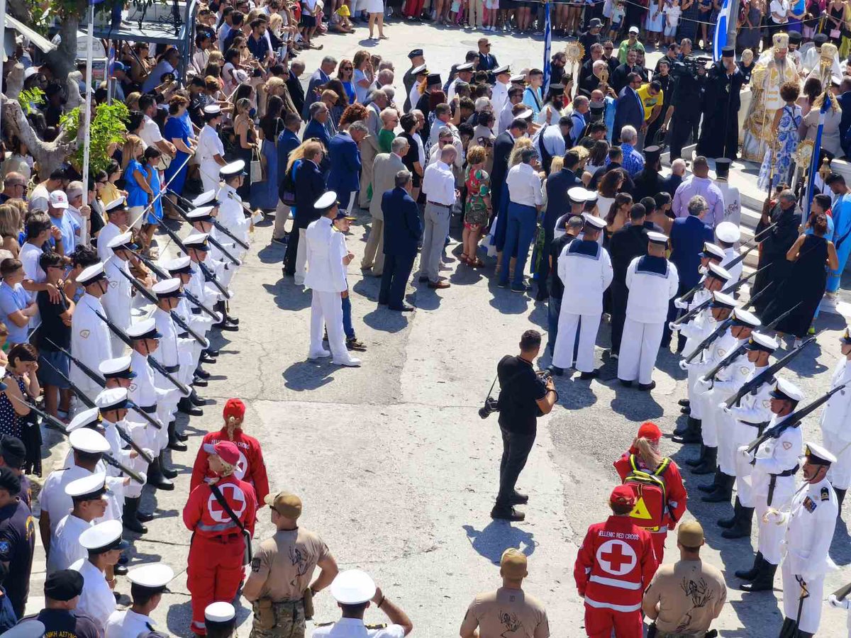 greekredcross's tweet photo. Ένα τεράστιο ευχαριστώ στα πολυμελή κλιμάκια εθελοντών Σαμαρειτών-Διασωστών του Ελληνικού Ερυθρού Σταυρού που βρέθηκαν όλες αυτές τις μέρες στην Τήνο στο πλαίσιο της μεγάλης γιορτής της Χριστιανοσύνης και πρόσφεραν αφιλοκερδώς τις υπηρεσίες τους σε εκατοντάδες συνανθρώπους μας. https://t.co/RcSs4lZKrk