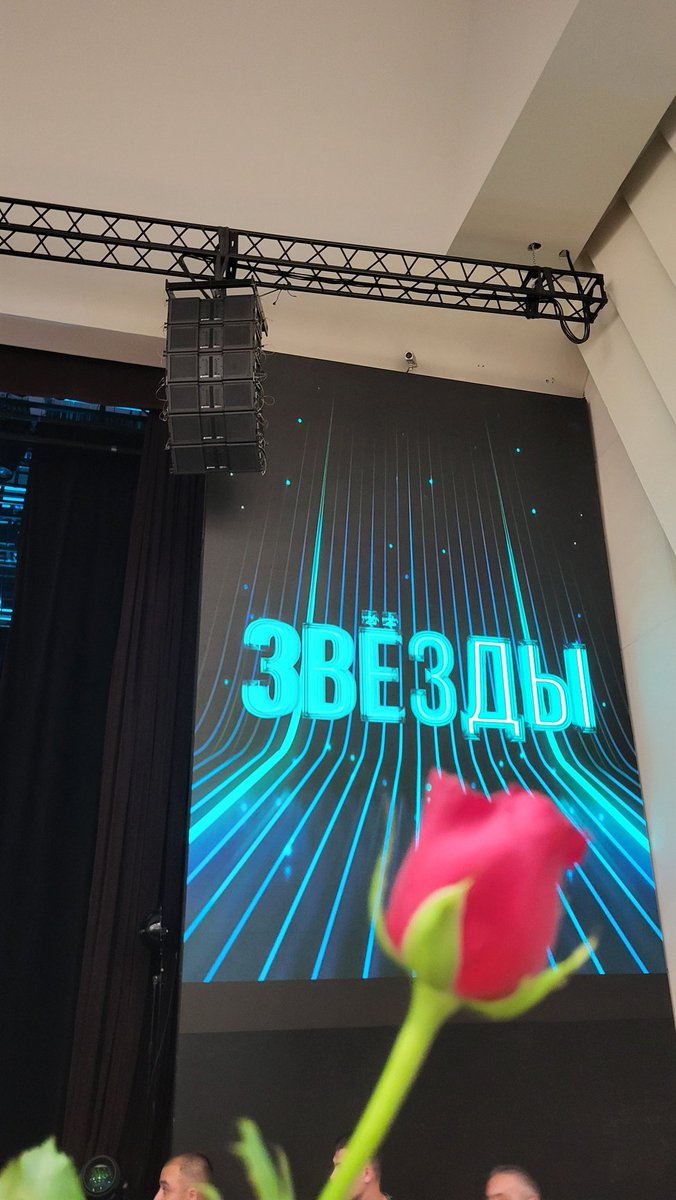 Сходила на техничку значит. Из плюсов: подарили цветочек, несколько раз было смешно. Минусы: все остальное. Стереотипов насыпали, подлизали всем, кого вообще упоминать бы не хотелось, м*кс прорекламировали. Грустно на самом деле на это все смотреть