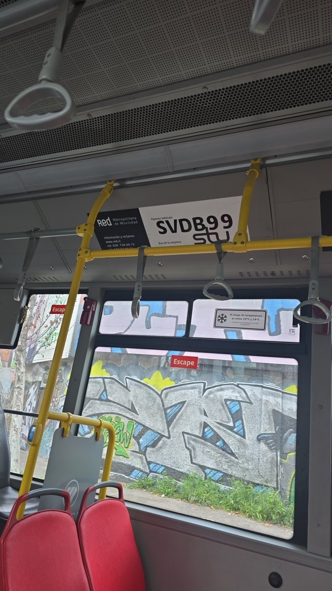 agudj's tweet photo. @Red_Movilidad díganle a los choferes de la D03 que no se fuma arriba del bus porfaaaaa
Segundo bus que me subo y pasado a cigarro. Voy en el bus SVDB99 https://t.co/yLRPNzKprR