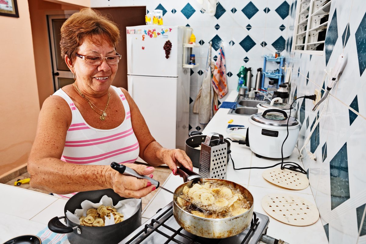 Cook up Cuban flavors! 🧑‍🍳🇨🇺 Join a hands-on class with locals—sip a welcome drink, make frituras de malanga, stuffed plantains, ropa vieja &amp; a sweet Cuban dessert. A delicious way to taste the culture!

Havana Express: From $999 w/flights!

ow.ly/2cbx50WGHZv