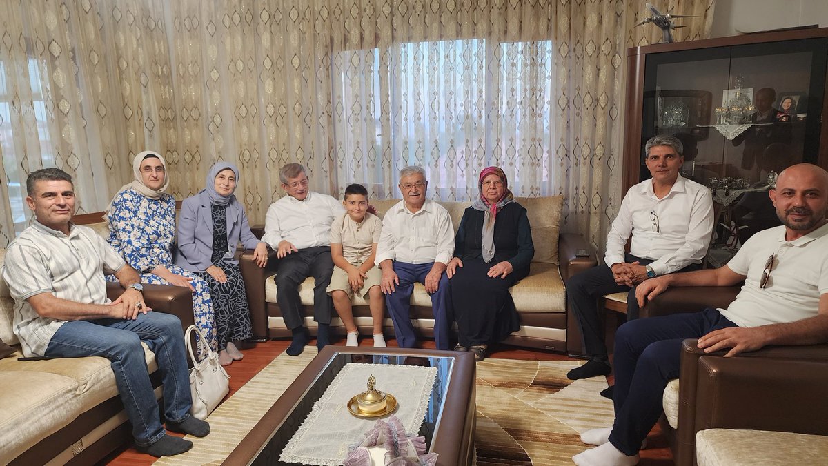 AHMET ARSLAN (@ahmetarslan42) on Twitter photo Il başkan yardımcımız Mehmet Solak Bey'in kıymetli abisinin vefatı dolayısıyla genel başkanımız Sayın Ahmet Davutoğlu ile beraber Mehmet Bey'in evine taziye ziyareti gerçekleştirdik.
Merhum abimize bir kez daha Allah'tan rahmet dileriz.
 Mekanı cennet olsun Il başkan yardımcımız Mehmet Solak Bey'in kıymetli abisinin vefatı dolayısıyla genel başkanımız Sayın Ahmet Davutoğlu ile beraber Mehmet Bey'in evine taziye ziyareti gerçekleştirdik.
Merhum abimize bir kez daha Allah'tan rahmet dileriz.
 Mekanı cennet olsun