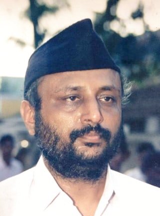 Deepjyoti_Tamul's tweet photo. @CPRGuv 
চি পি ৰাধাকৃষ্ণন ভাৰতৰ পৰৱৰ্তী ভি পি।

 ২০০৫ চনৰ জানুৱাৰী মাহত কাঞ্চি শংকৰাচাৰ্যক গ্ৰেপ্তাৰ কৰাৰ বিৰুদ্ধে প্ৰতিবাদ কৰি থকাৰ সময়ত গ্ৰেপ্তাৰ হোৱাৰ এখন ফটো আগবঢ়ালোঁ।

 এজন সম্পূৰ্ণ হিন্দু উপ-ৰাষ্ট্ৰপতিৰ চকীত বহিবলৈ ওলাইছে। https://t.co/2CCg5XEF7P