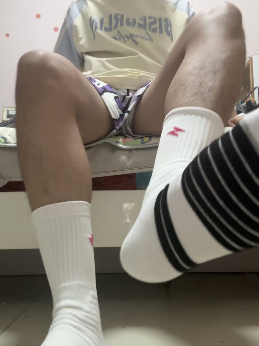 喜欢这个视角吗？骚逼  #高中生弟弟 #1 #1m #男大s #男大1 #骚狗体育生
