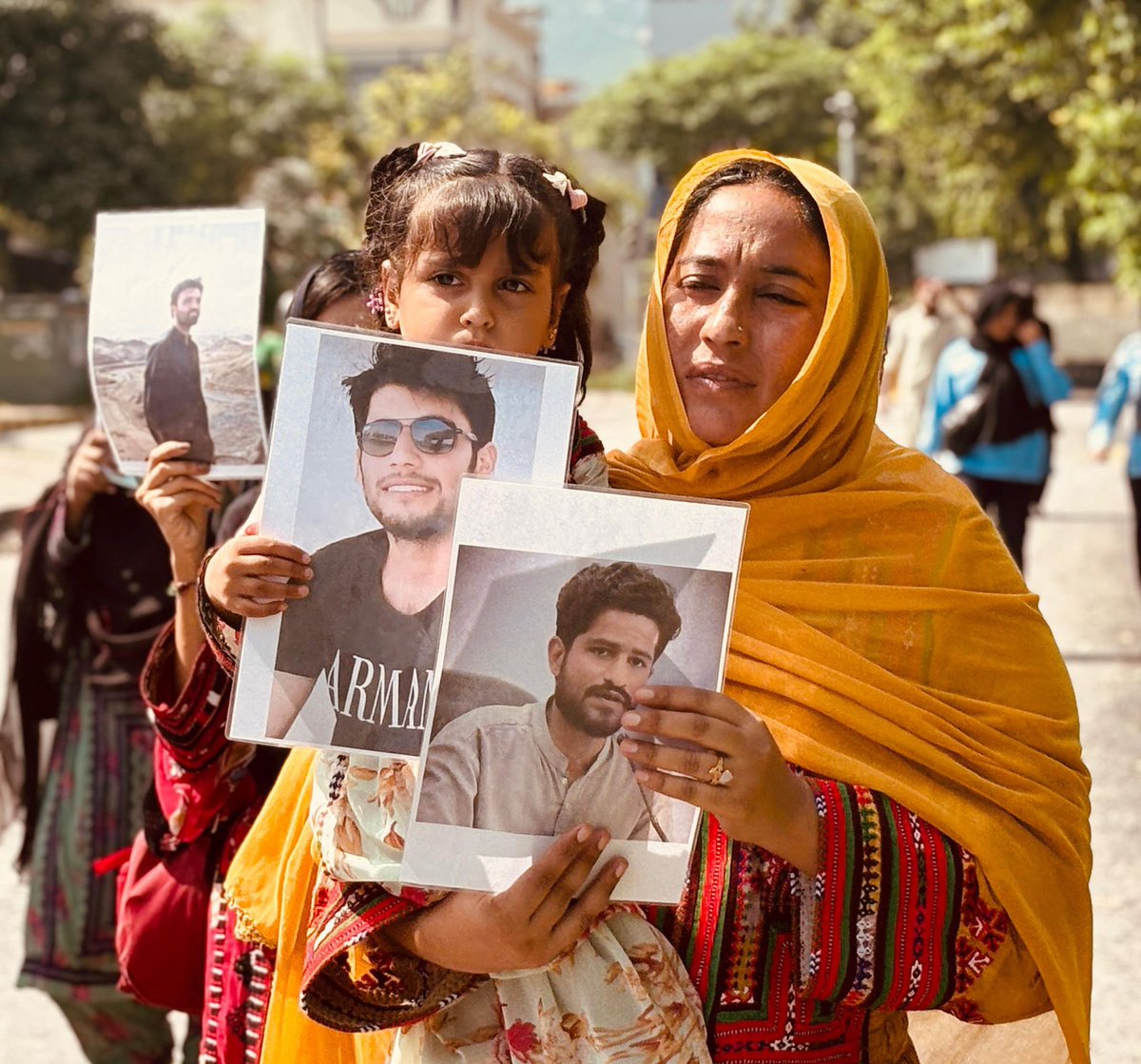 SammiBaluch's tweet photo. Today completes 33 days of the Baloch families' continuous sit-in in front of the National Press Club, Islamabad. Despite facing harsh weather, intimidation, and neglect, their demands remain unchanged. 

These families sit in the capital of Pakistan with nothing but hope and determination, carrying the pain of missing loved ones and the courage to resist silence. Their struggle is not only for their own children but for justice, and basic human rights of all.

#ReleaseBYCLeaders