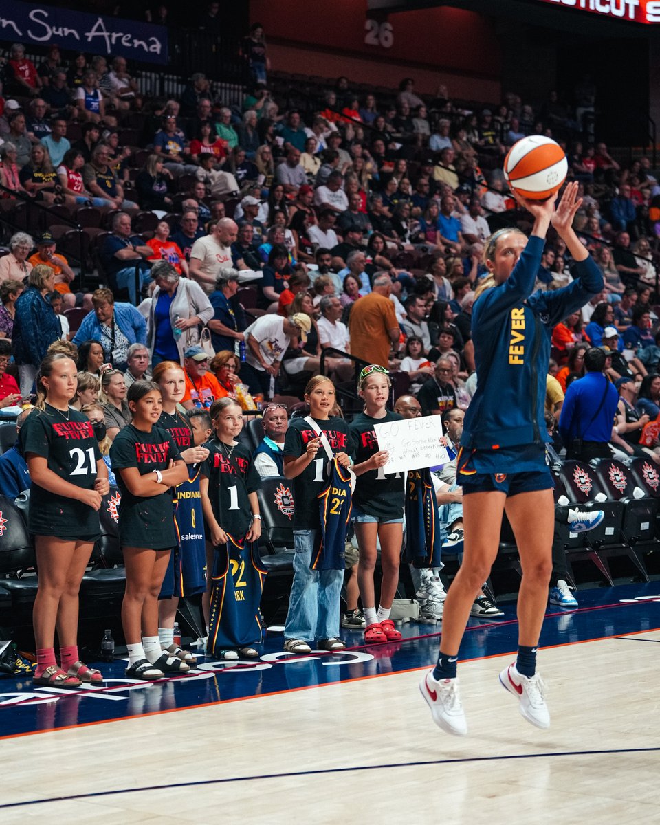IndianaFever's tweet image. "Future Fever" ❤️‍🔥 shoutout to these young fans courtside in Connecticut.

#NowYouKnow