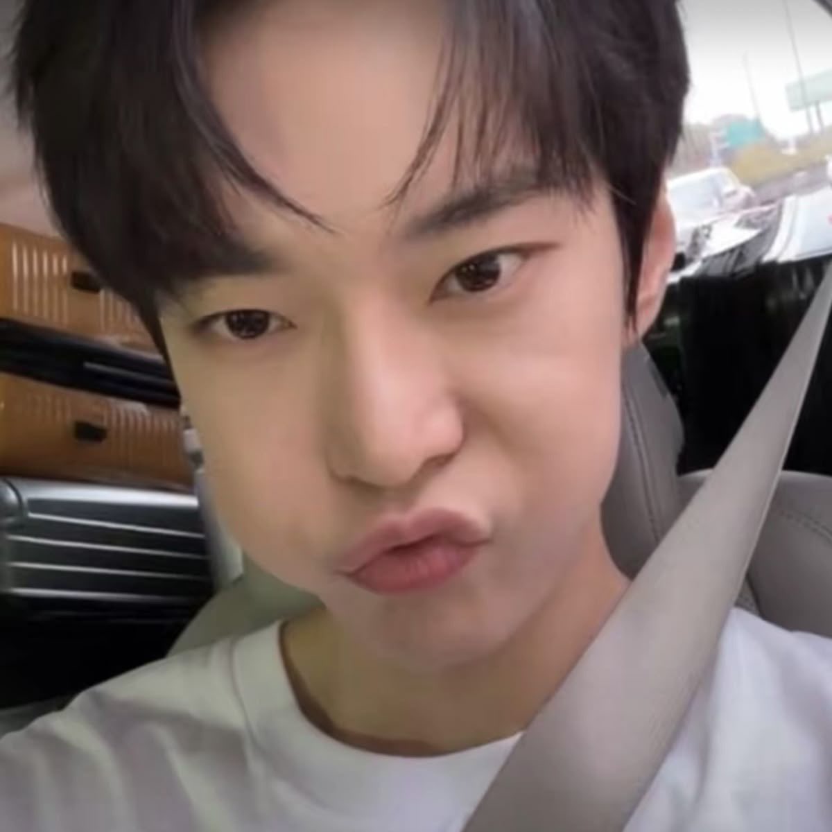 dearmyfoam's tweet photo. 불량한 빵ㅋㅋㅋ https://t.co/Ogm97UzbdF