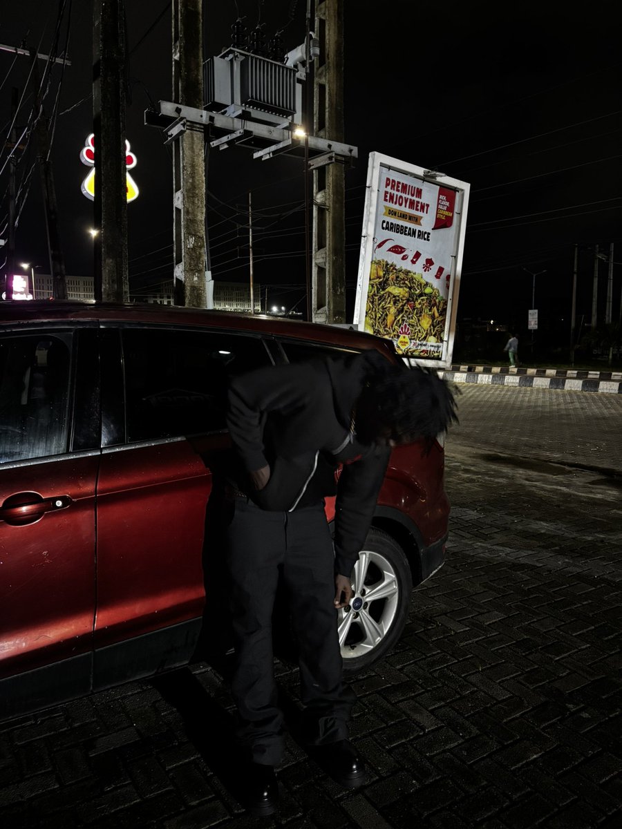 🧍🏾‍♂️🖤