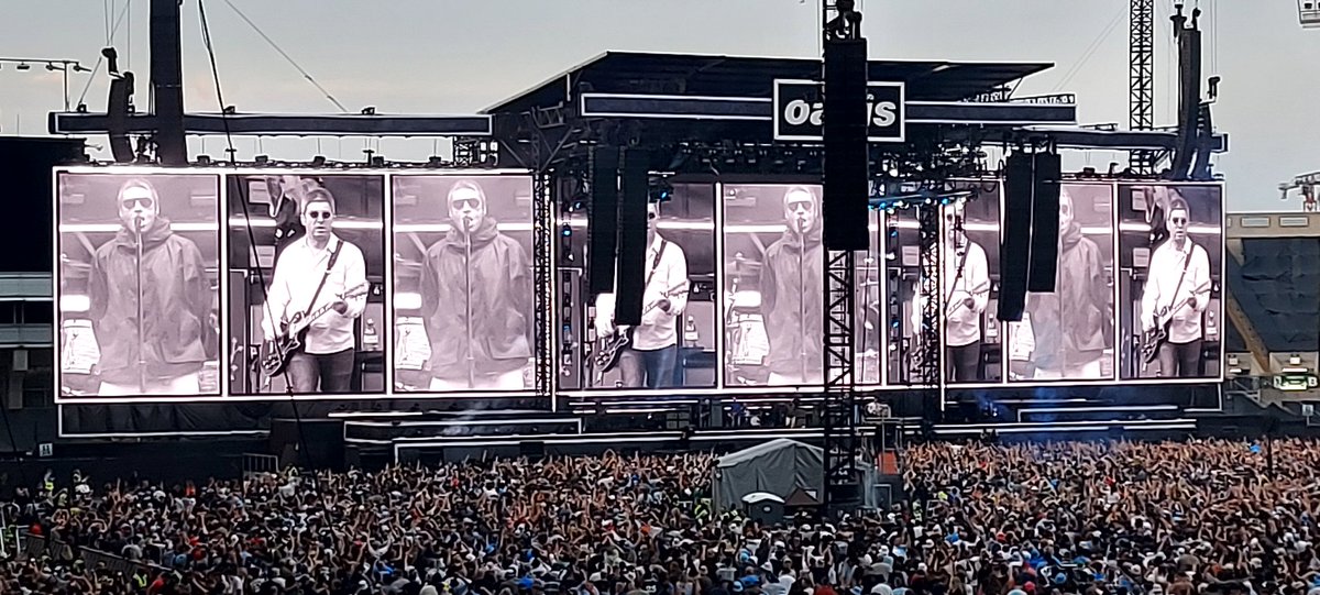 udonnRAD's tweet photo. Amazing nite in Croke Park @oasis .....i wish i was there again 2nite! H50thB little bro! @justymaguire @grufalomum https://t.co/LpppF3zT9z