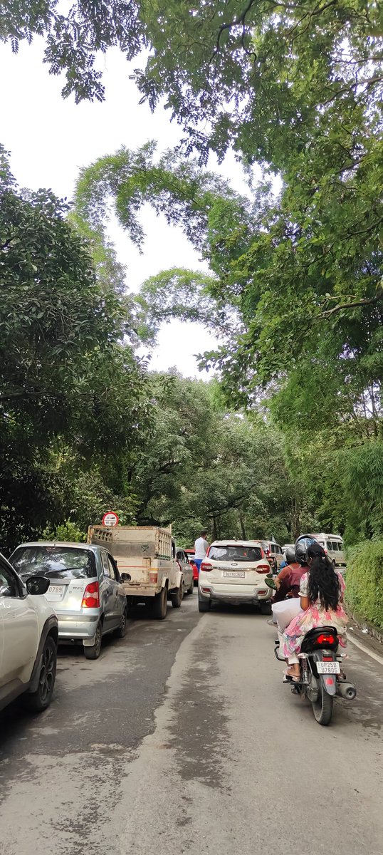 A guy holding a beer in one hand and hanging with the other hand at NH91, Smanora Range Uttarakhand.
Car: DL11CC9200 White Endeavour
Date: 17/08/25
Time: 06:02 PM

Driver, drinking beer while driving in wrong lane.

<a href="/trafficpoliceuk/">Uttarakhand Traffic Police (Traffic Directorate)</a> <a href="/nainitalpolice_/">Nainital Police Uttarakhand</a>