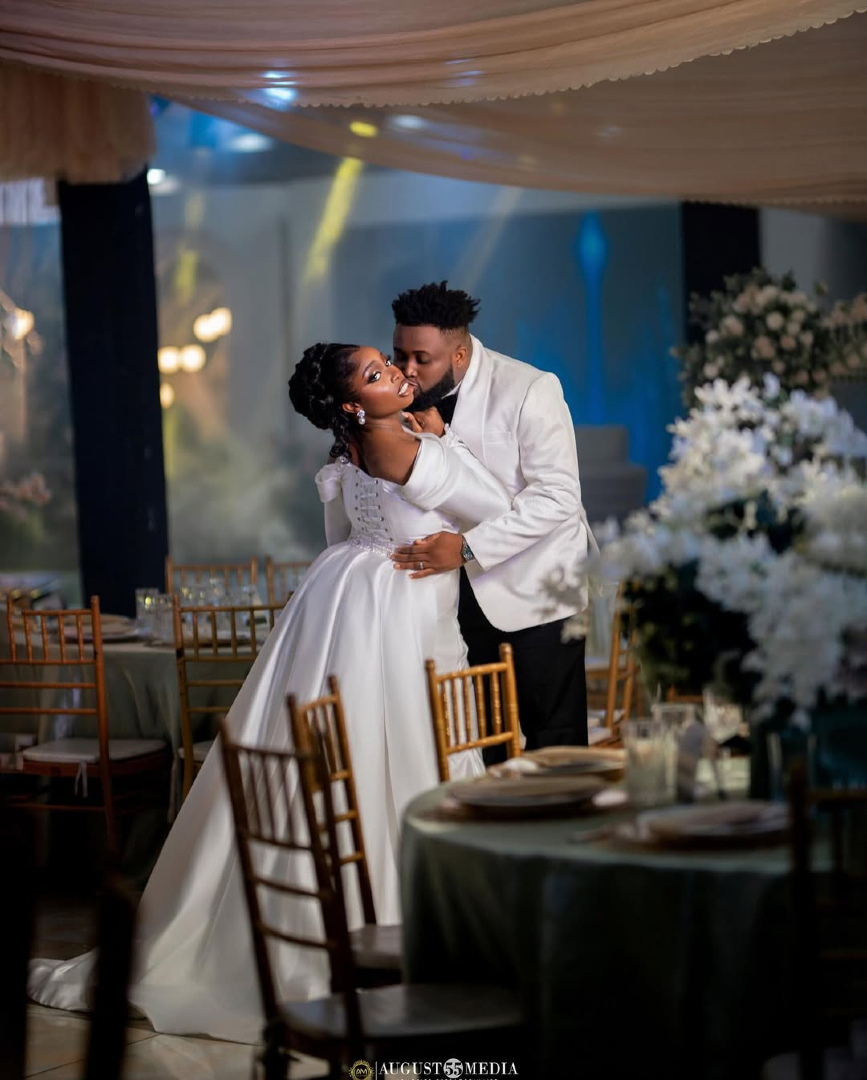 SupaFuseHQ's tweet image. Rapper Chinko Ekun officially wedded his wife in a private ceremony last weekend.
.
#supafuse #musicstreaming #musicstreamingplatform #streamingplatform  #chinkoekun #chinko #chinkotiger #tiger #rapper #music #musicnews #marriage #marriagelove #wedding #weddingday #weddings
