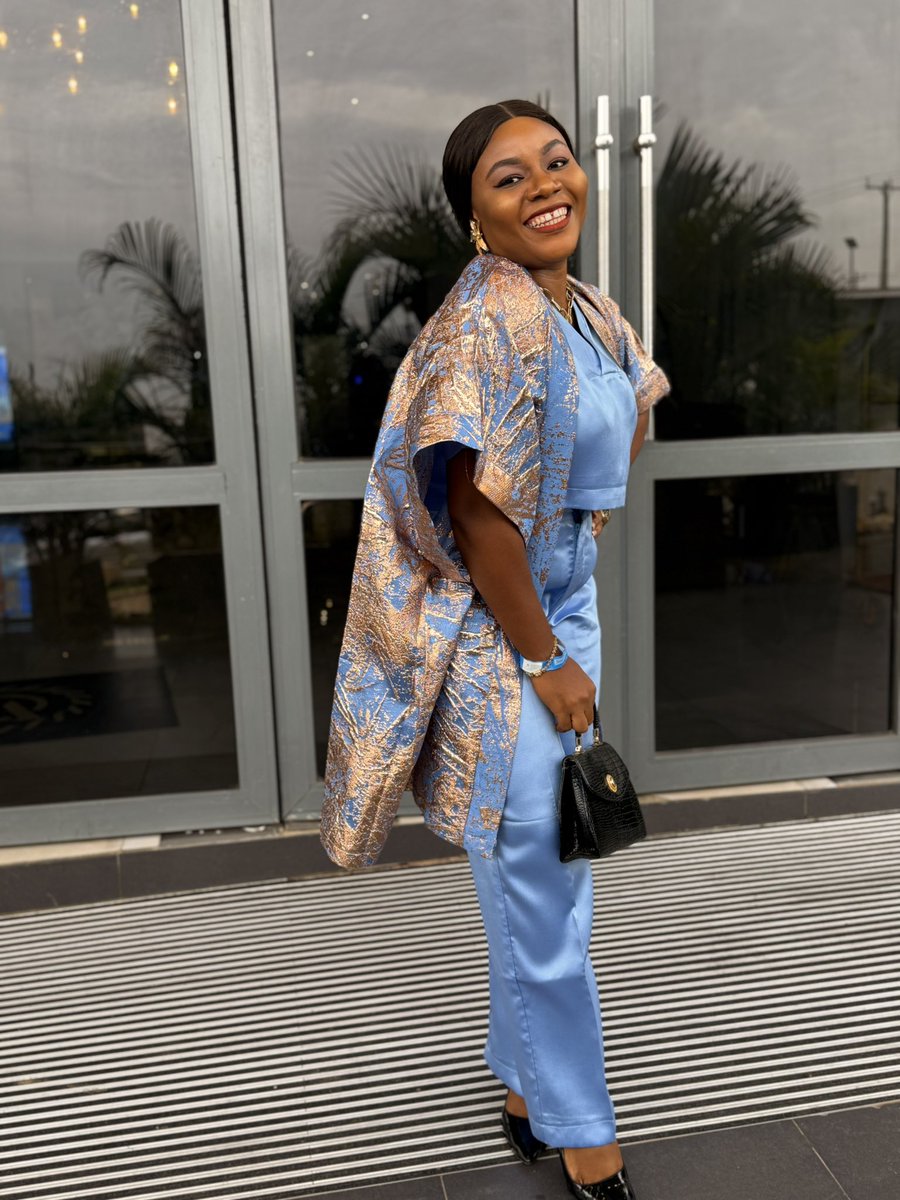 Stepping into this new week with gratitude, confidence, and a little extra sparkle 
Cheers to a beautiful week ahead!
#newweek #gratitude #blessed