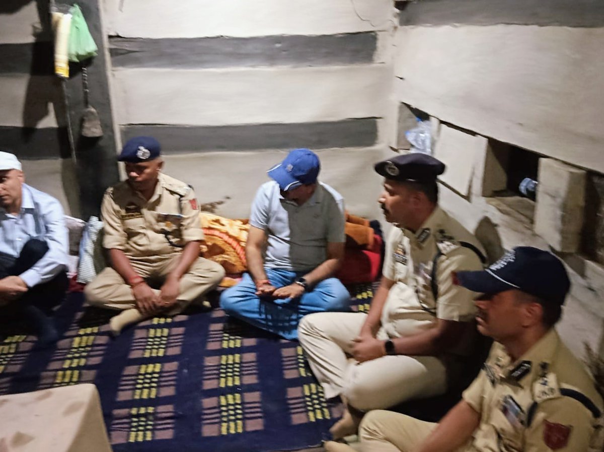 ZPHQJammu's tweet photo. T-54
IGP Jammu, accompanied by @DivComJammu, DIG DKR Range, DC & SSP Kishtwar, visited the families of those who lost their lives and those injured in the #Chisoti tragedy. He shared their grief and extended solace in this difficult hour.
@JmuKmrPolice https://t.co/vAMm6FTgdi