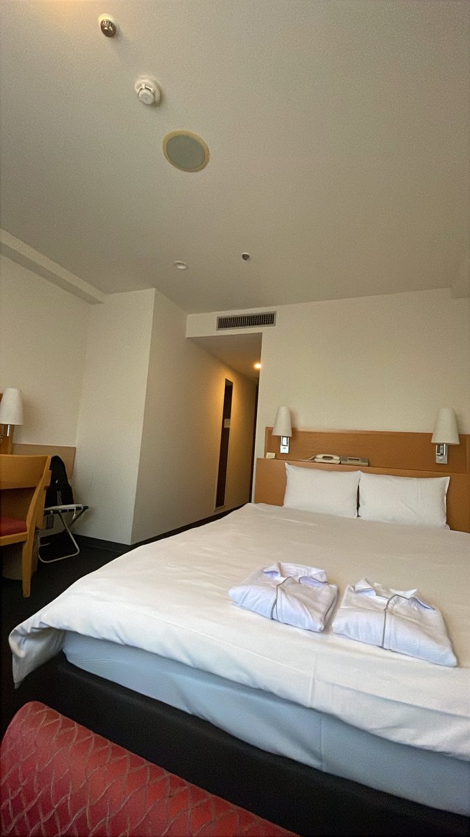 先日、一人で千葉へ一泊二日の旅行に行ってきました。本当はシングルルームを予約していたのですが、なぜかダブルにアップグレードされました。めちゃくちゃラッキー✌️ 受付のお姉さん、本当にありがとう！！！
#ゲイ