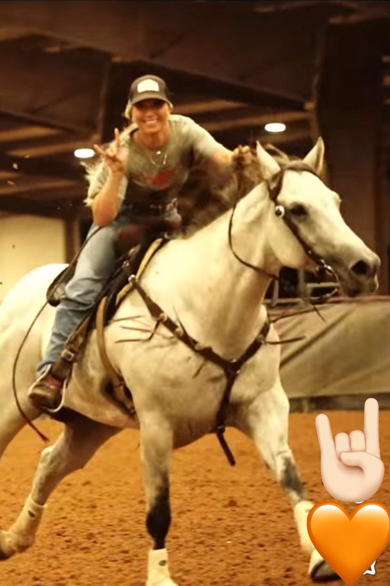 B055__LADY's tweet photo. Tell me you’re from TEXAS🤘🏻 Making Momma proud🧡 https://t.co/fq4jVg1XH9