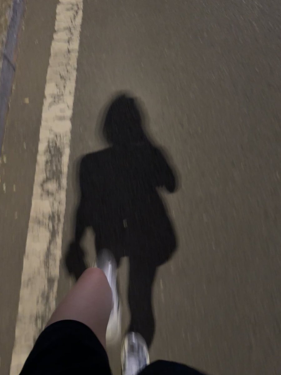 夜 の 帳 の 明 か り の 下‍で、 心を​穏やかにして、自由な私を取り戻す！