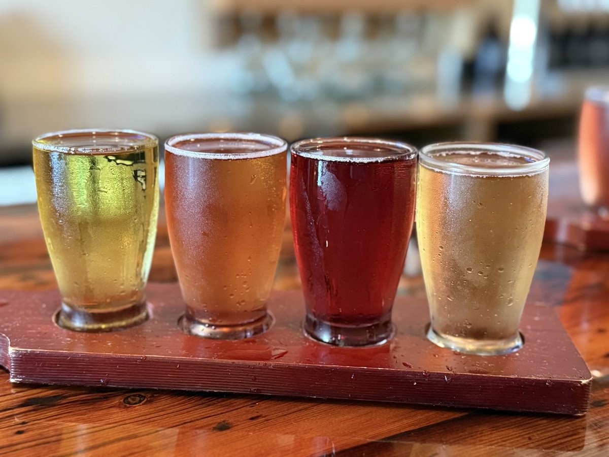 Uncle_JimmyD's tweet image. Cider tasting at Wilson’s Orchard &amp;amp; Farm 🍎🍏

#Cider #Apples