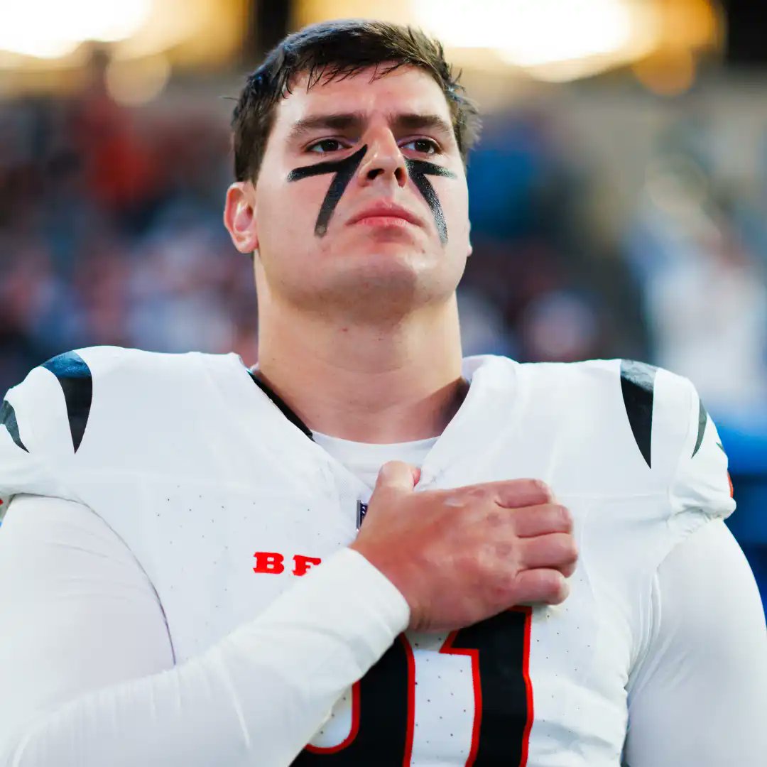 NFL_DovKleiman's tweet image. 𝗕𝗥𝗘𝗔𝗞𝗜𝗡𝗚: The Bengals are listening to trade offers for four-time Pro Bowl DE Trey Hendrickson, per @RapSheet