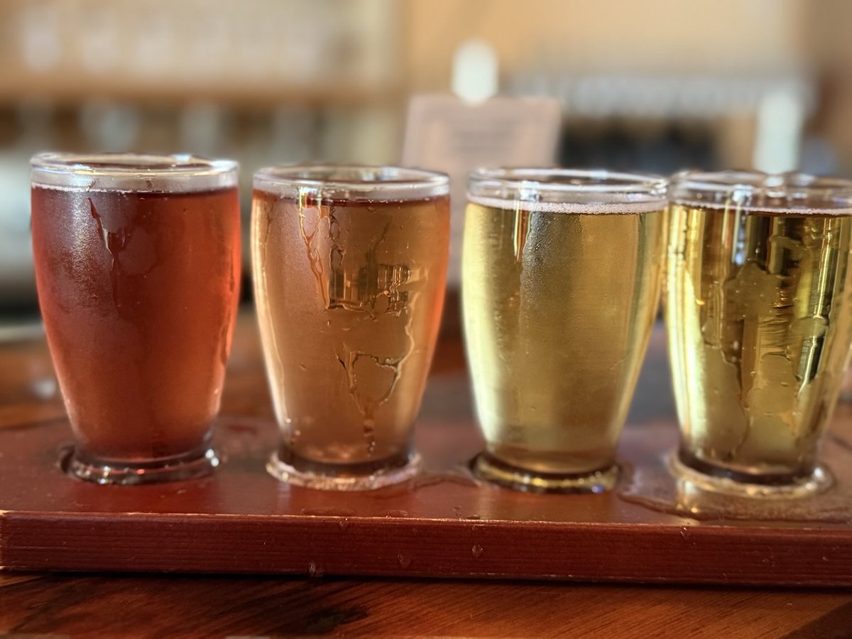 Uncle_JimmyD's tweet image. Cider tasting at Wilson’s Orchard &amp;amp; Farm 🍎🍏

#Cider #Apples