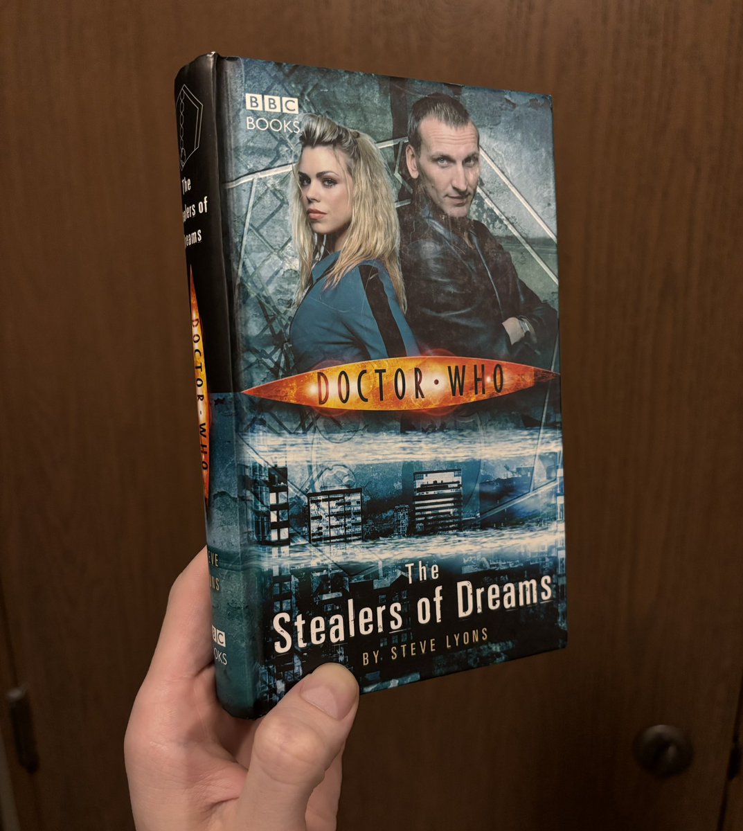David Becker (@ibecktech) on Twitter photo Got another <a href="/bbcdoctorwho/">Doctor Who</a> book from <a href="/halfpricebooks/">Half Price Books</a> yesterday in the mail. This one interests me a lot! #DoctorWho #HalfPriceBooks Got another <a href="/bbcdoctorwho/">Doctor Who</a> book from <a href="/halfpricebooks/">Half Price Books</a> yesterday in the mail. This one interests me a lot! #DoctorWho #HalfPriceBooks