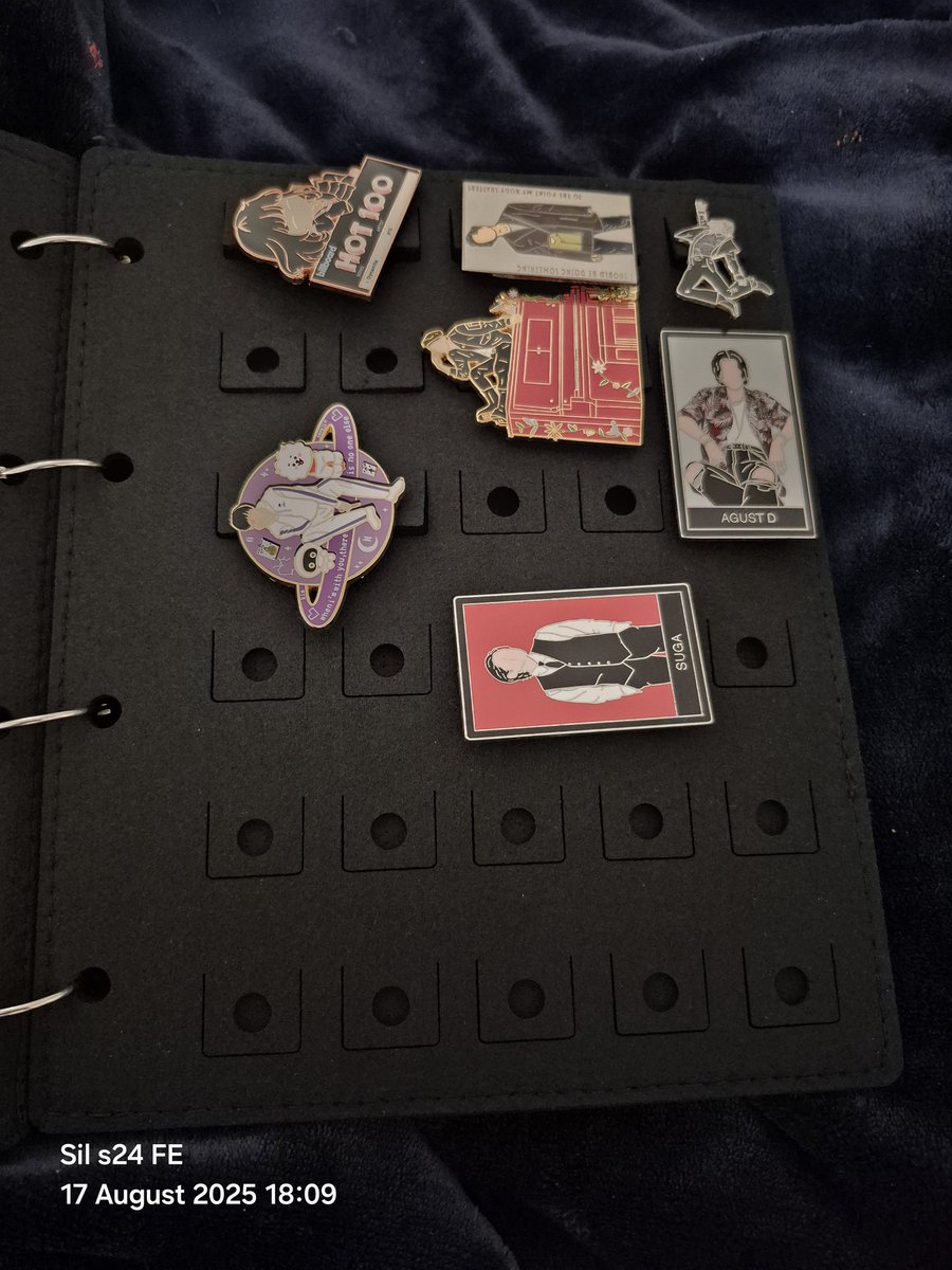 Sweetafghani10's tweet photo. Organised my BTS pins in my pin book xx
Pins from @ShineBright0205 @lucwithluv_ @ynkkparadise @springbeepins @chimchimpins some are not on x but on insta https://t.co/Iog21xWEjo