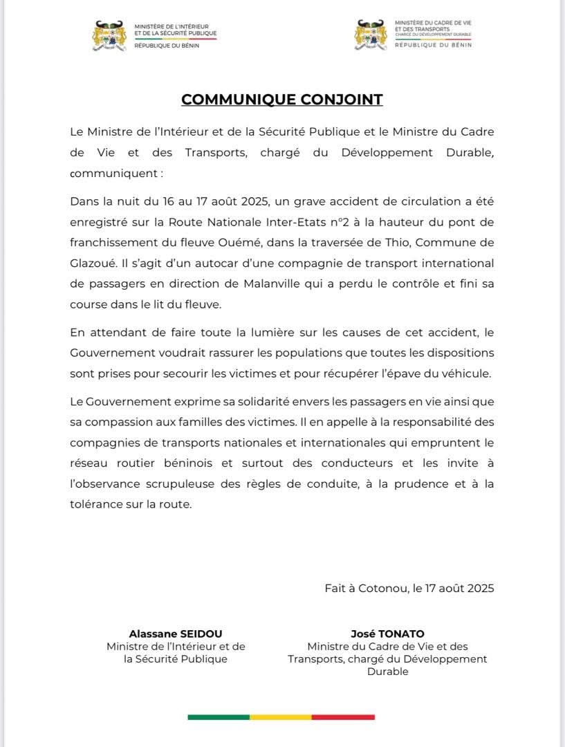 aboubacarybarma's tweet photo. #Niger #Bénin
Chute d’un autocar de la #STM dans le fleuve #Ouémé : Une quarantaine de passagers piégés sous l’eau selon le #Préfet des #Collines. Les recherches continuent pour les retrouver selon le gouvernement et d'importants moyens sont déployés par les services de secours https://t.co/gWj3DxDmUi