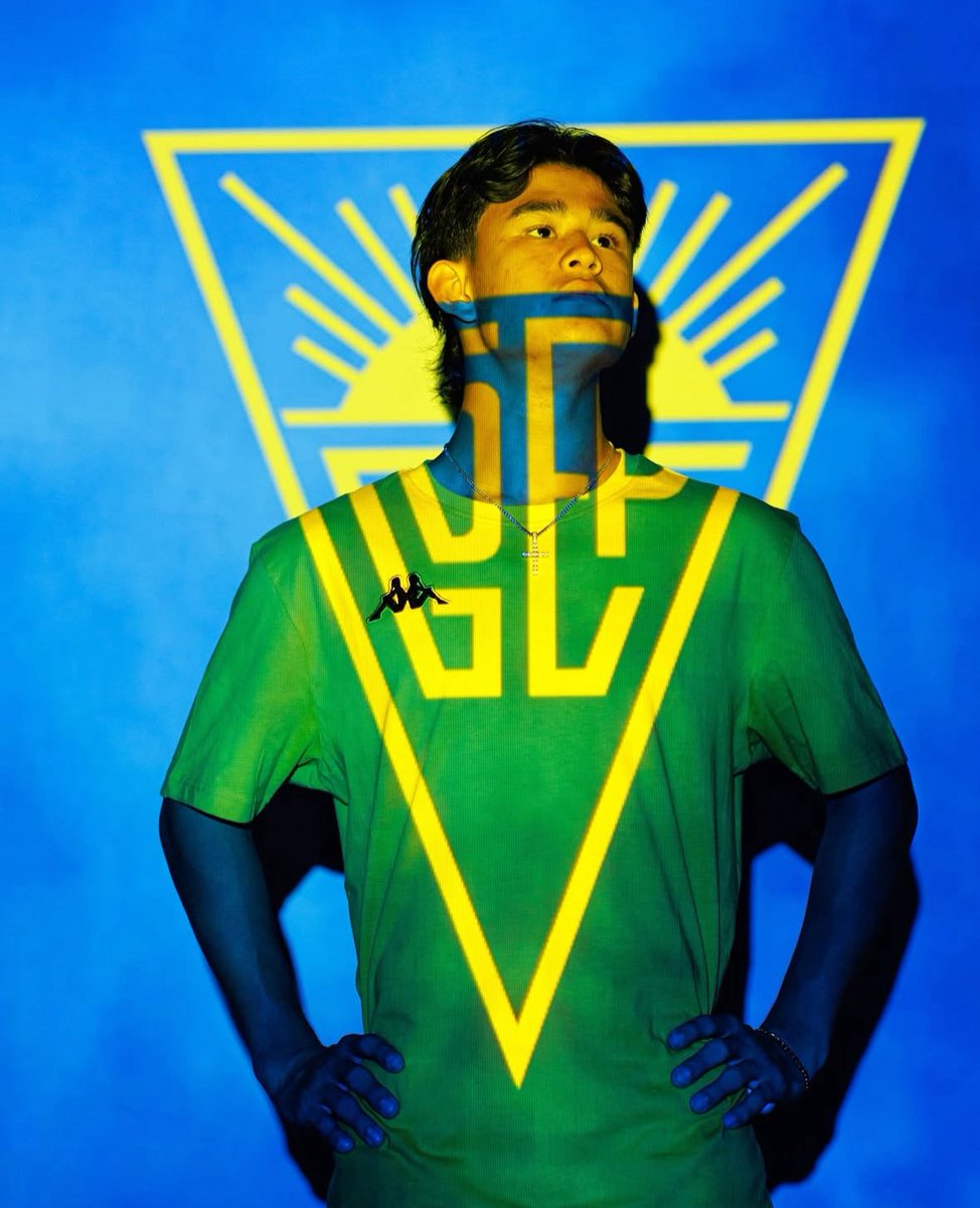 Embajadores Aztecas (@eaztecasmex) on Twitter photo Β‘JUVENIL MEXICANO AL FUTBOL EUROPEO!π₯
Ayden Romo, mediocampista de 18 aΓ±os es nuevo jugador del Estoril Praia de Portugal π΅πΉ.
P del futbol colegialπΊπΈ se unirΓ‘ a la sub-23 del cuadro portuguΓ©s.
NaciΓ³ en USA πΊπΈ, de padre mexicano π²π½ y tambiΓ©n tiene nacionalidad japonesa π―π΅. Β‘JUVENIL MEXICANO AL FUTBOL EUROPEO!π₯
Ayden Romo, mediocampista de 18 aΓ±os es nuevo jugador del Estoril Praia de Portugal π΅πΉ.
P del futbol colegialπΊπΈ se unirΓ‘ a la sub-23 del cuadro portuguΓ©s.
NaciΓ³ en USA πΊπΈ, de padre mexicano π²π½ y tambiΓ©n tiene nacionalidad japonesa π―π΅.