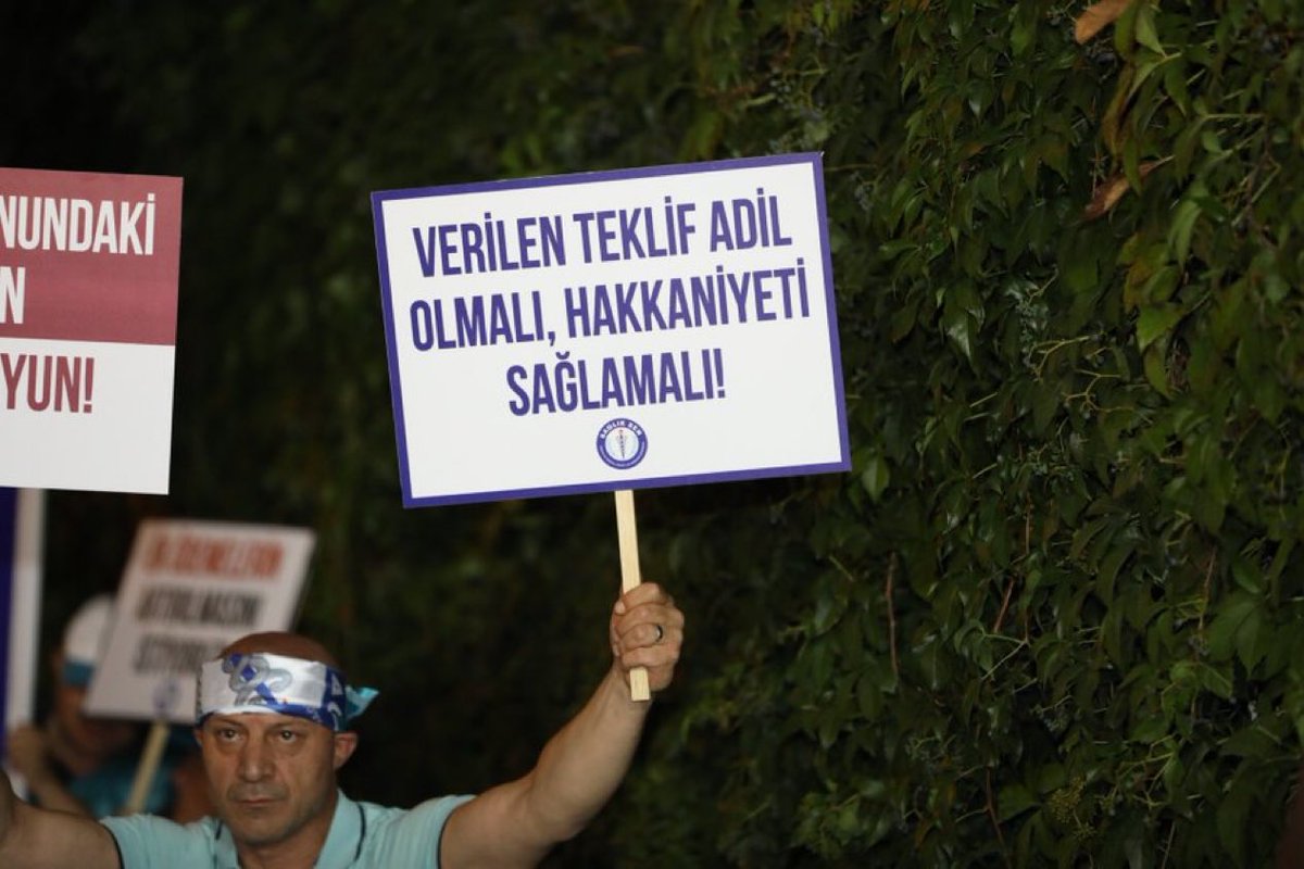 ekrem_ozdemir06's tweet photo. Adil bir teklif için
Emeği için
Hakkaniyet için
Sesini en gür şekilde duyurmak için  #MemurAnkaraYolunda https://t.co/rQDaT6EnK4